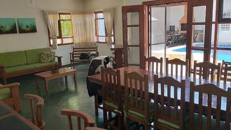 Hermosa Casa Cond Piscina Cerrada 5 Suites 18 personas