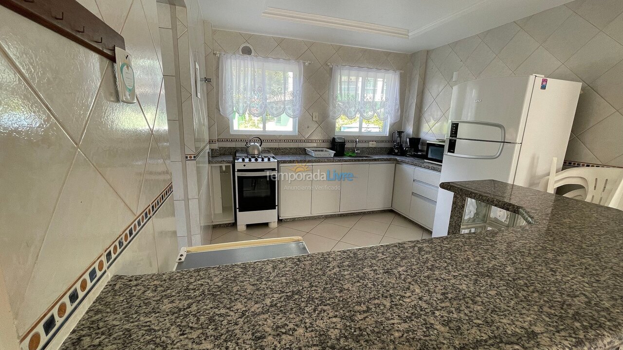 Apartamento para aluguel de temporada em Bombinhas (Praia de Bombinhas)