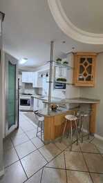 SEASONAL APARTMENT SIDE THE SEA AND FRONT OF AVENUE NEREU RAMOS, MEIA PRAIA ITAPEMA SC