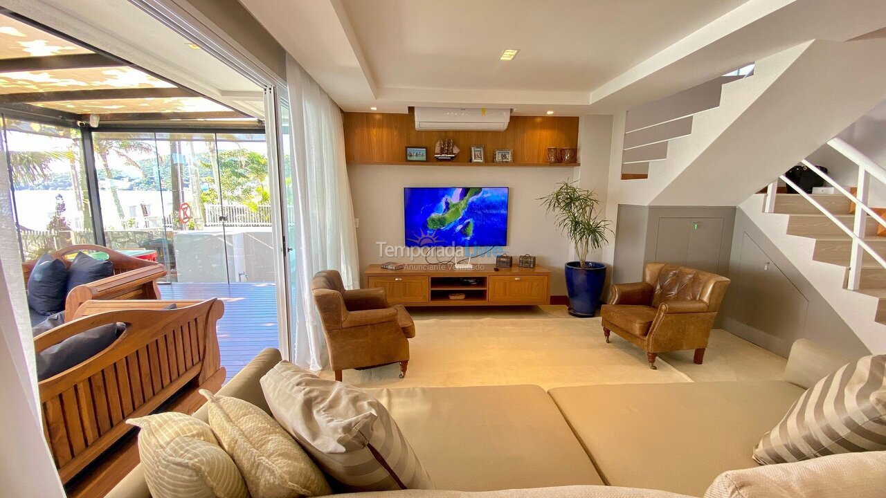 Casa para aluguel de temporada em Bombinhas (Praia de Bombinhas)
