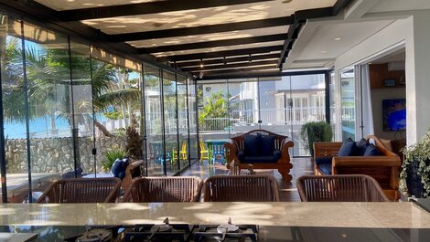 415 - Casa frente mar para alugar Bombinhas com 4 suítes