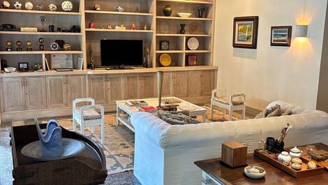 Casa completa con instalaciones de ocio en el centro de Barra da Tijuca. Alquiler mensual.