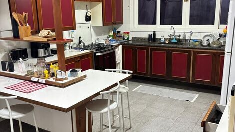 Casa completa con instalaciones de ocio en el centro de Barra da Tijuca. Alquiler mensual.