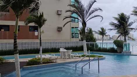 Piscina frente ao mar