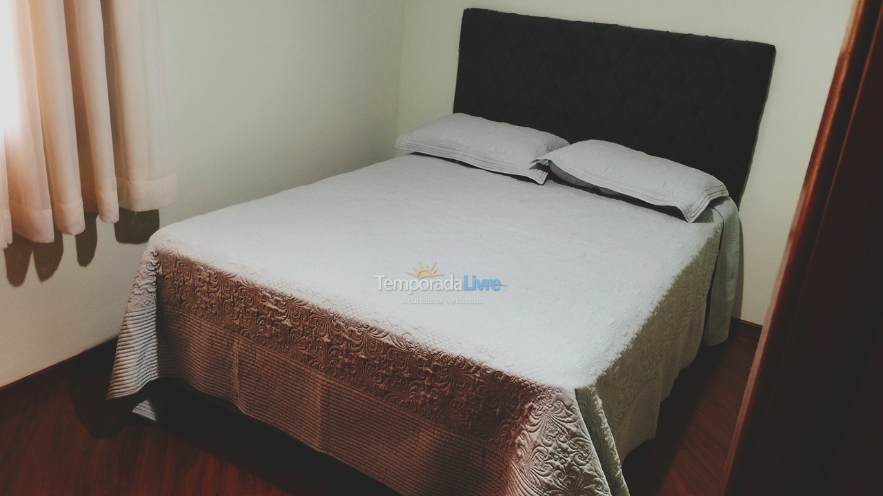 Chácara / sítio para aluguel de temporada em Bragança Paulista (Chacara Casa da Floresta)