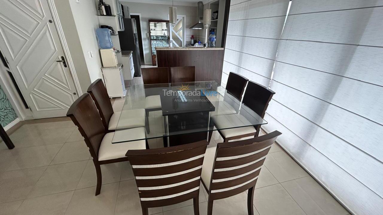 Apartamento para aluguel de temporada em Itapema (Centro)