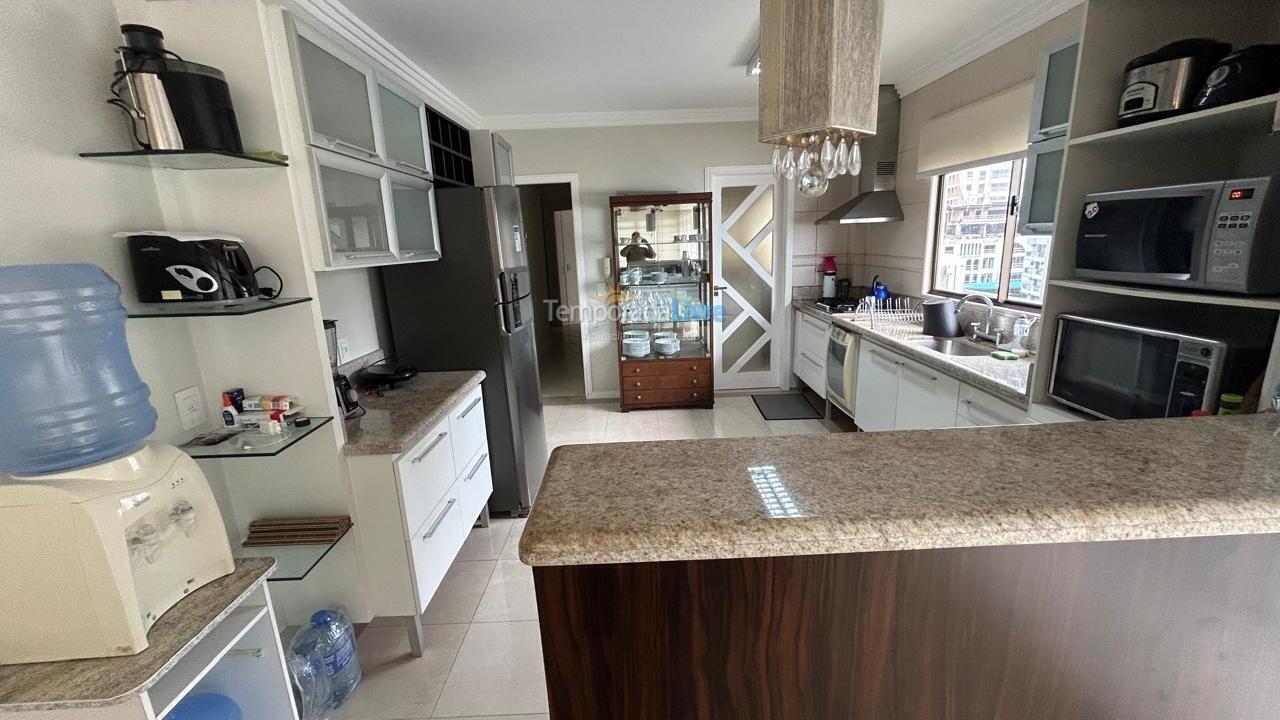 Apartamento para aluguel de temporada em Itapema (Centro)