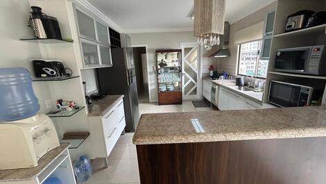 AMPLO 4 SUÍTES FRENTE AO MAR - COBERTURA