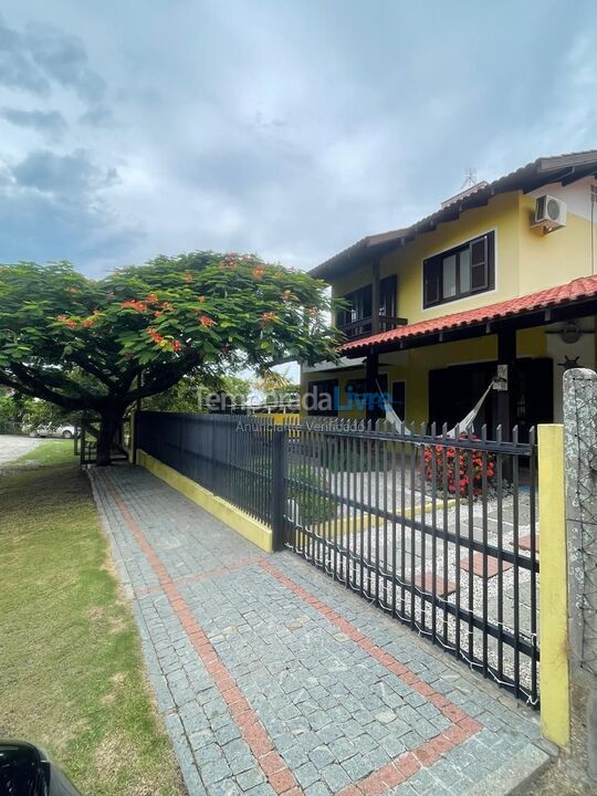 House for vacation rental in Bombinhas (Praia de Zimbros)