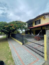 Wonderful 3-bedroom house on Cantinho de Zimbros Beach