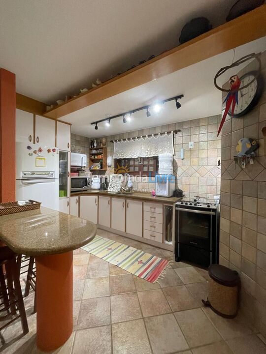 House for vacation rental in Bombinhas (Praia de Zimbros)