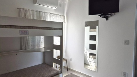 Apto 03-B de 1 dorm a duas quadras da Praia Grande - Ubatuba