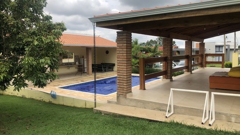 Linda Casa no Condomínio