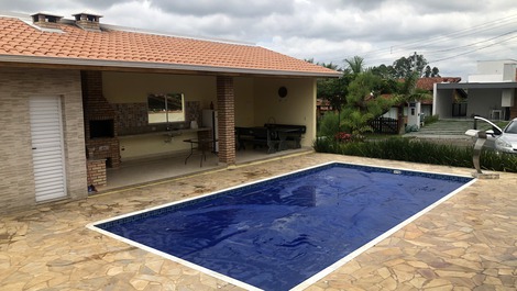 Linda Casa no Condomínio