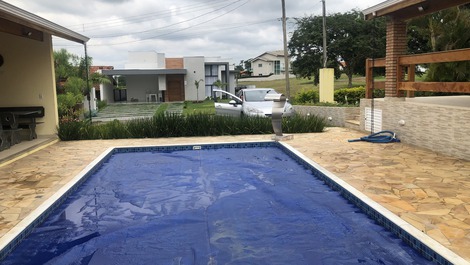 Linda Casa no Condomínio