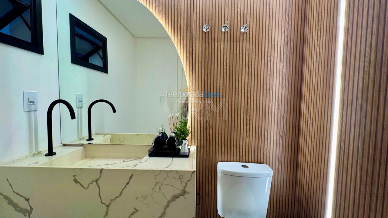 Apartamento para aluguel de temporada em Bombinhas (Canto Grande)