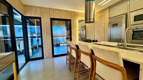 Cobertura Duplex de Alto Padrão! Com Piscina no Condomínio