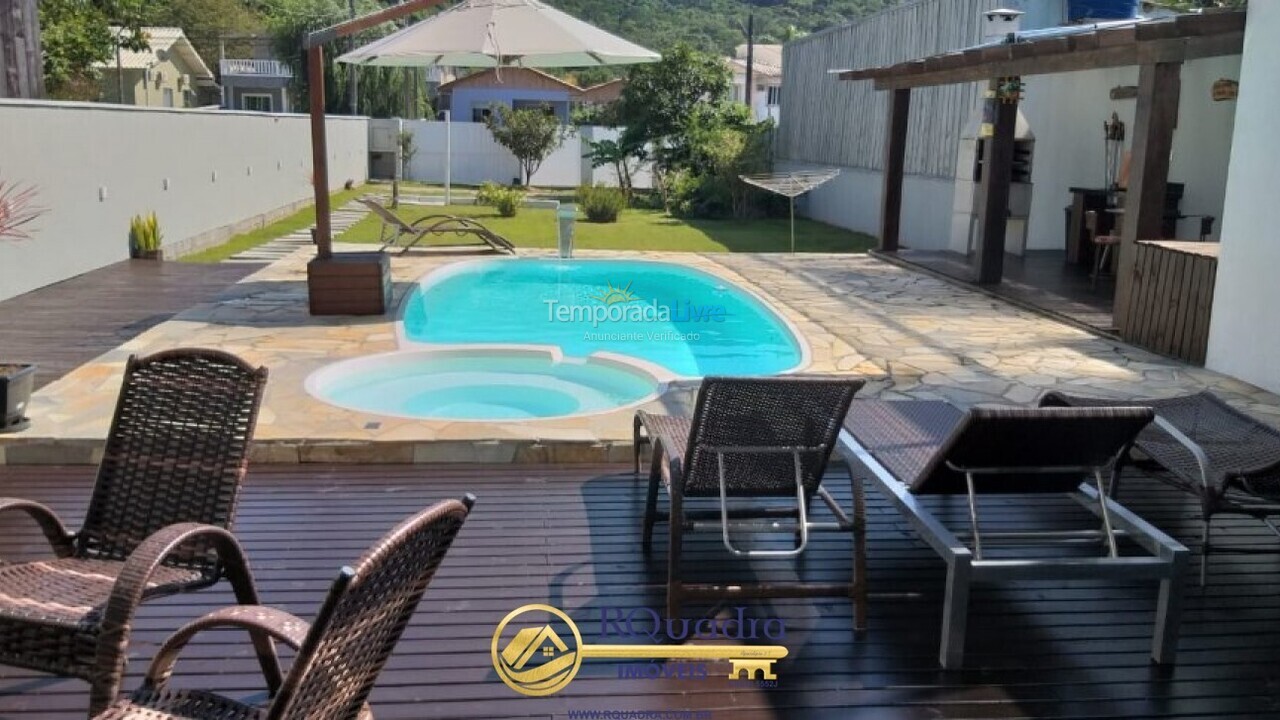Casa para aluguel de temporada em Bombinhas (Praia de Bombas)