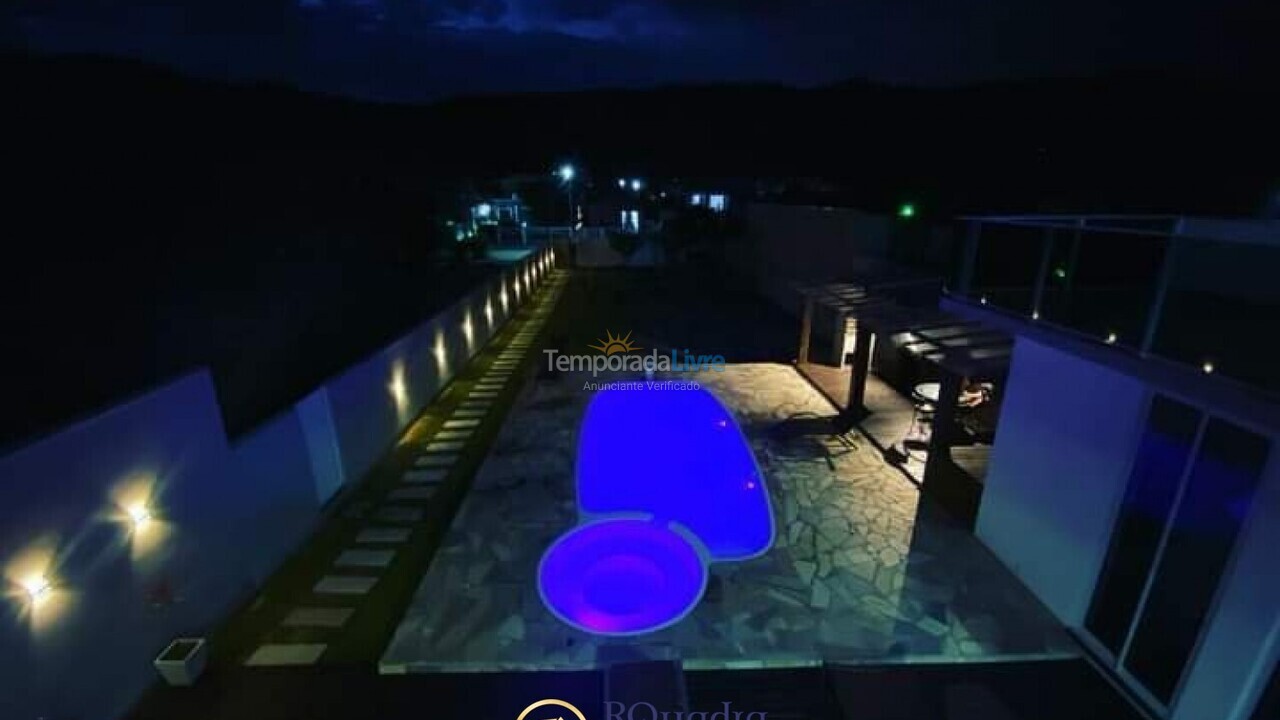 Casa para aluguel de temporada em Bombinhas (Praia de Bombas)