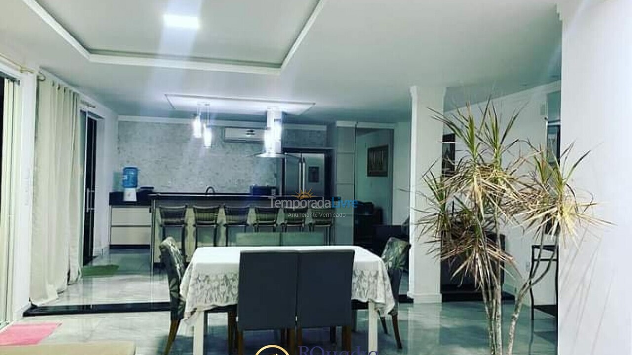 Casa para aluguel de temporada em Bombinhas (Praia de Bombas)