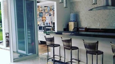Casa com piscina 3 suítes