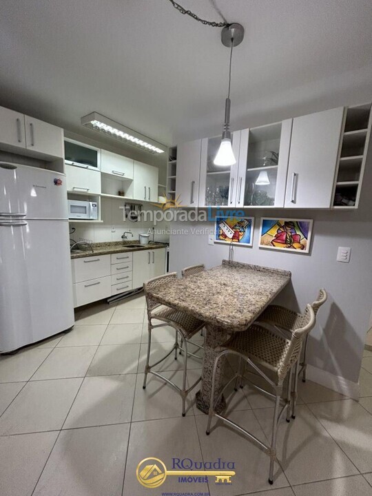 Apartamento para aluguel de temporada em Bombinhas (Praia de Bombas)