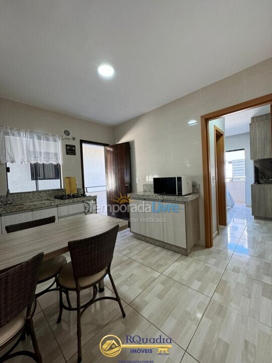 Apartamento para aluguel de temporada em Bombinhas (Praia de Bombas)