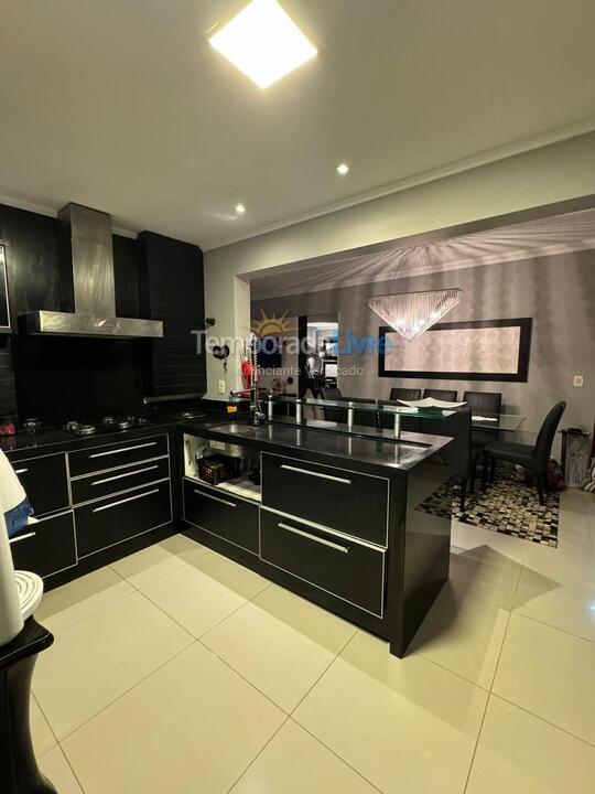 Apartamento para aluguel de temporada em Bombinhas (Praia de Bombas)