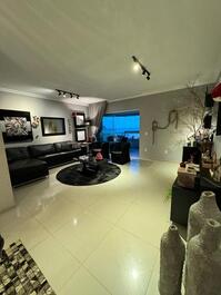 LINDA COBERTURA COM PISCINA PRIVATIVA EM BOMBAS / BOMBINHAS