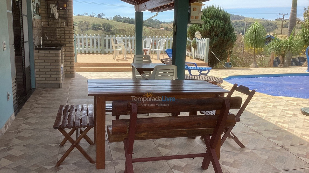 Chácara / sítio para aluguel de temporada em Bragança Paulista (Chacara Casa da Floresta)