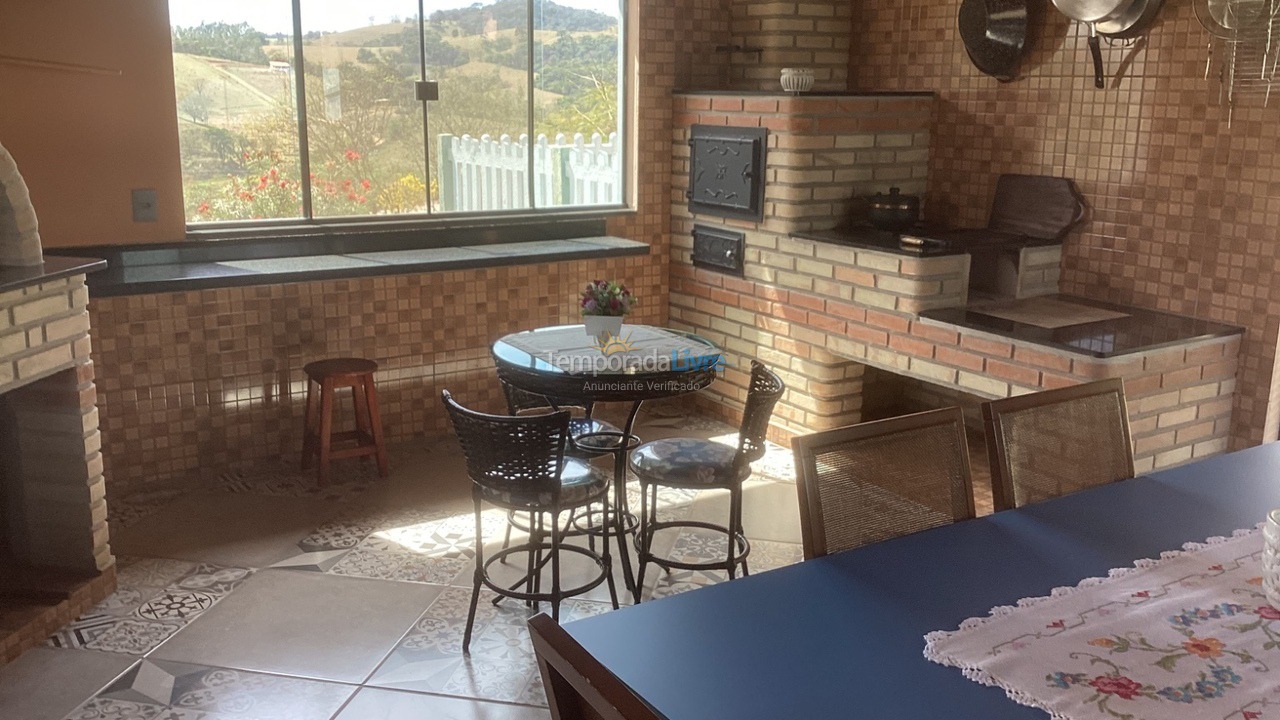 Chácara / sítio para aluguel de temporada em Bragança Paulista (Chacara Casa da Floresta)