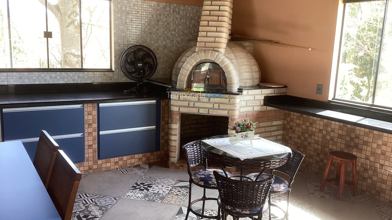 Chácara / sítio para aluguel de temporada em Bragança Paulista (Chacara Casa da Floresta)