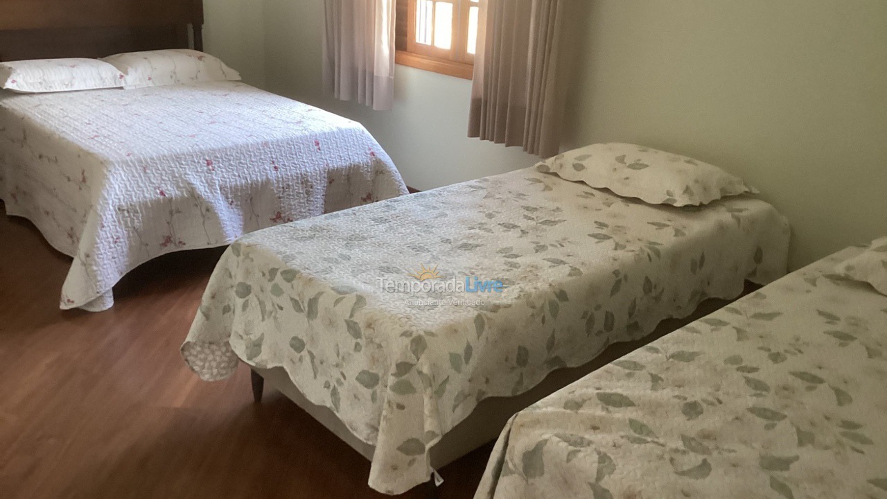 Chácara / sítio para aluguel de temporada em Bragança Paulista (Chacara Casa da Floresta)