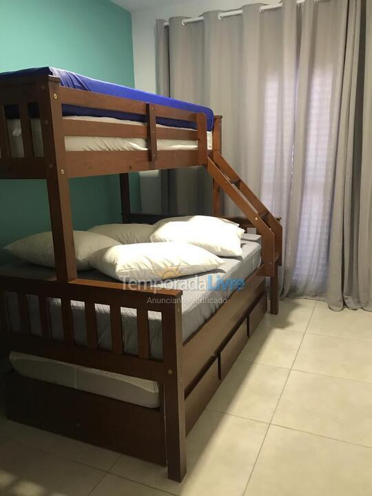 Apartamento para aluguel de temporada em Ubatuba (Praia das Toninhas)