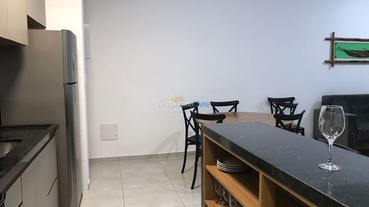 Apartamento para aluguel de temporada em Ubatuba (Praia das Toninhas)