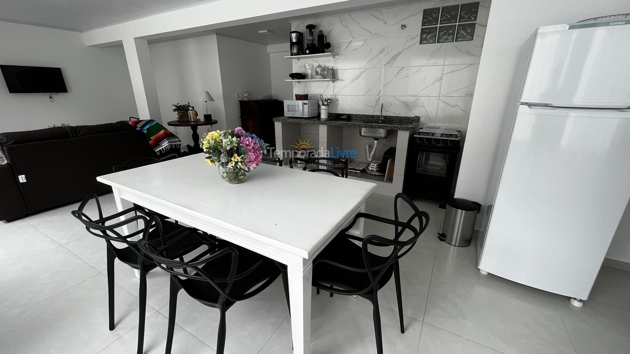 Apartamento para aluguel de temporada em Florianópolis (Praia da Lagoinha)