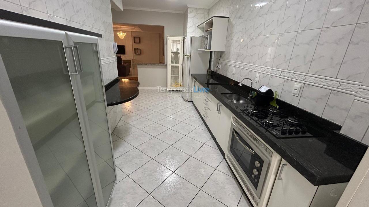 Apartment for vacation rental in Itapema (Centro)