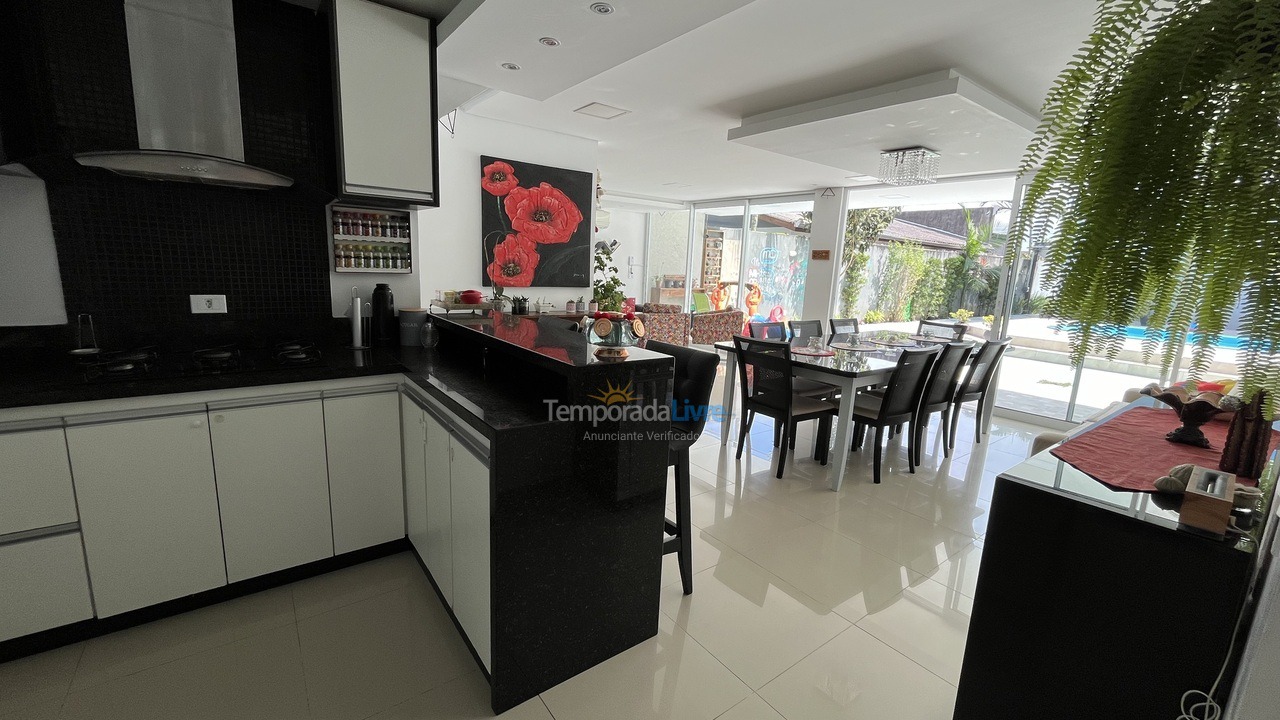 Casa para aluguel de temporada em Matinhos (Caiobá)