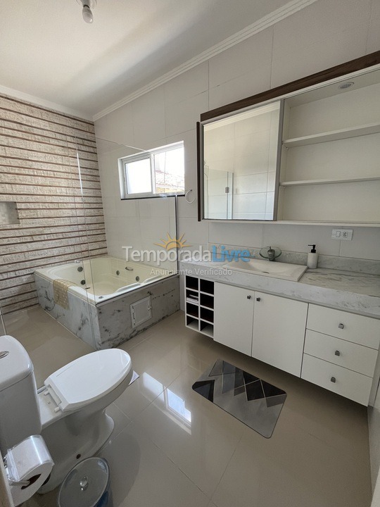 Casa para aluguel de temporada em Matinhos (Caiobá)