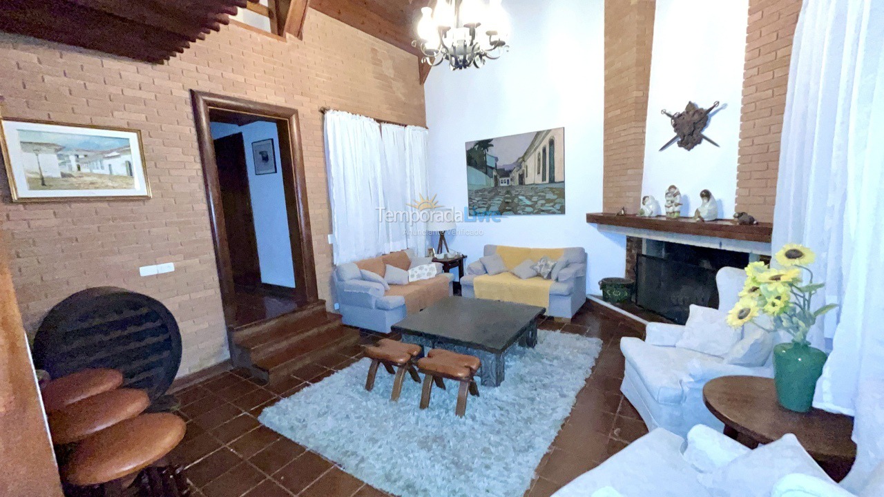 Casa para alquiler de vacaciones em Campos do Jordão (Alto do Capivari)