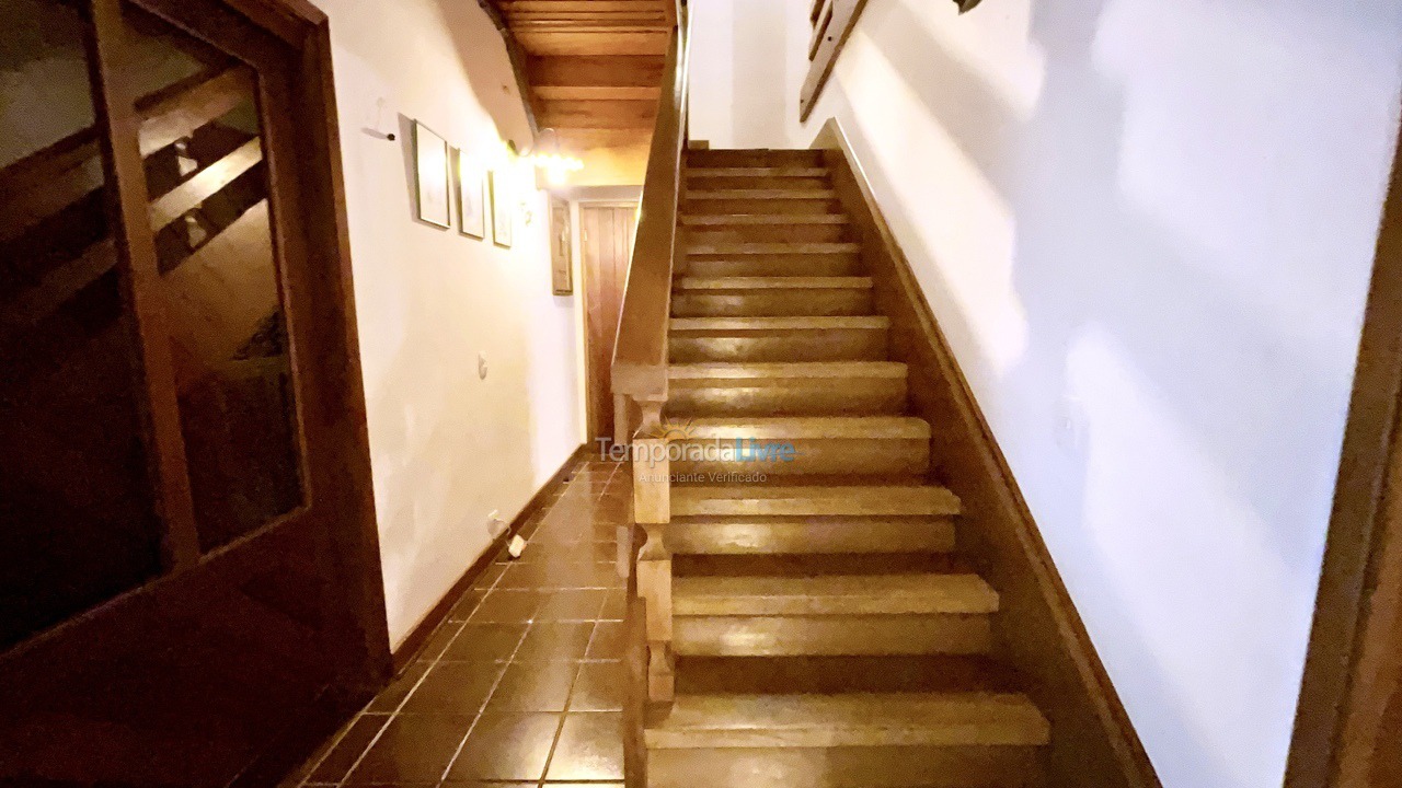 Casa para alquiler de vacaciones em Campos do Jordão (Alto do Capivari)