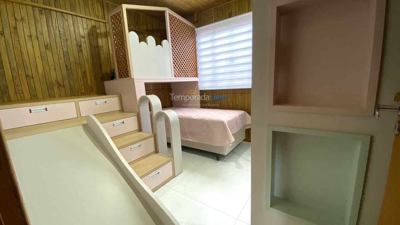 Casa para aluguel de temporada em Bombinhas (Praia de Bombinhas)