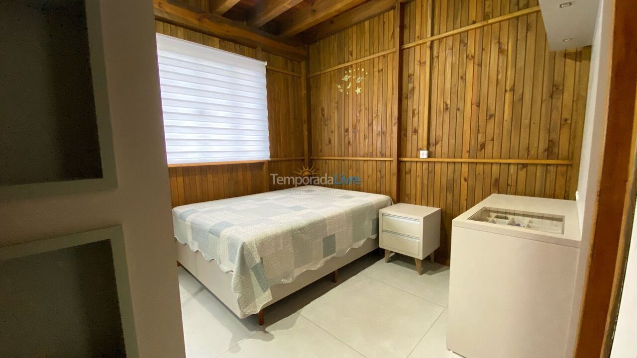 Casa para aluguel de temporada em Bombinhas (Praia de Bombinhas)