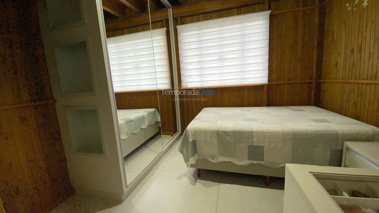 Casa para aluguel de temporada em Bombinhas (Praia de Bombinhas)