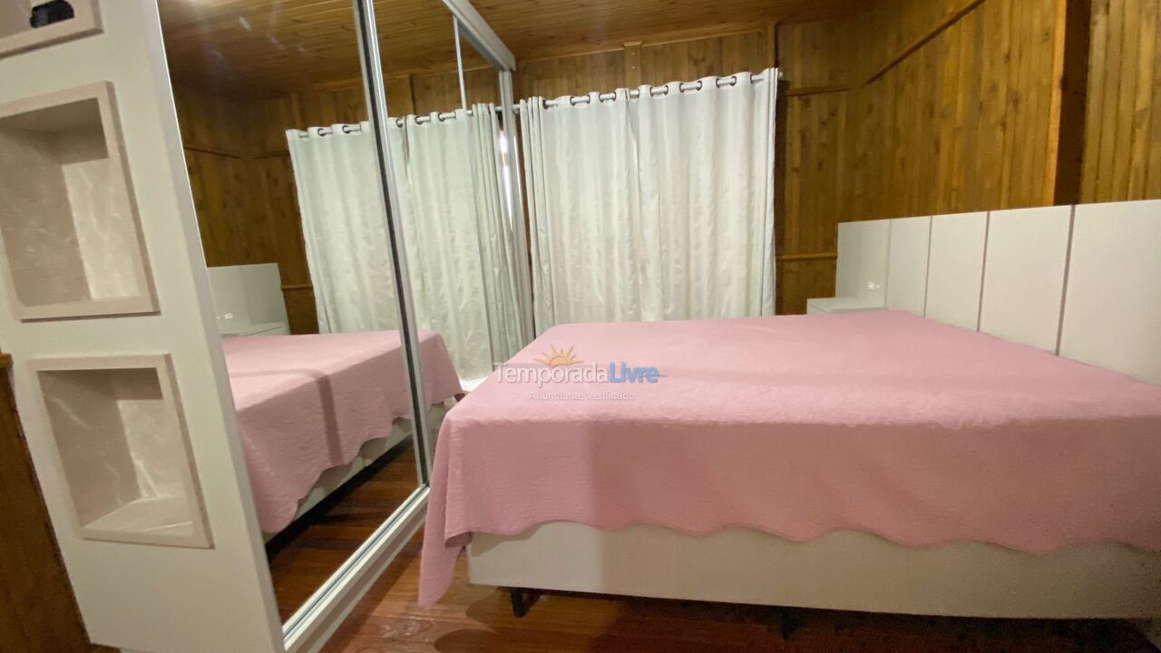 Casa para aluguel de temporada em Bombinhas (Praia de Bombinhas)