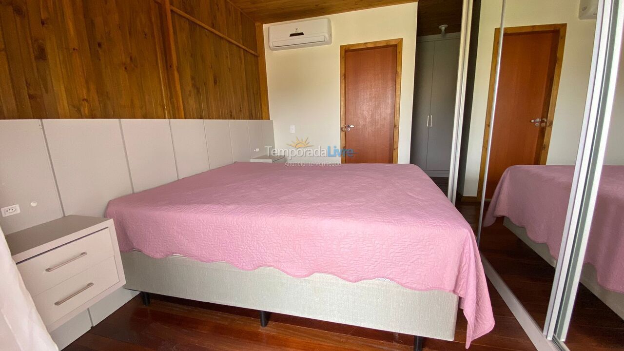 Casa para aluguel de temporada em Bombinhas (Praia de Bombinhas)