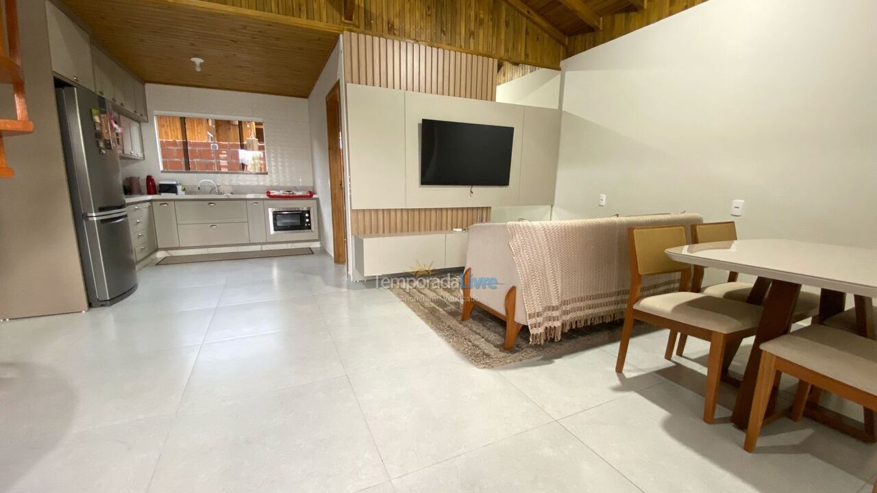 Casa para aluguel de temporada em Bombinhas (Praia de Bombinhas)