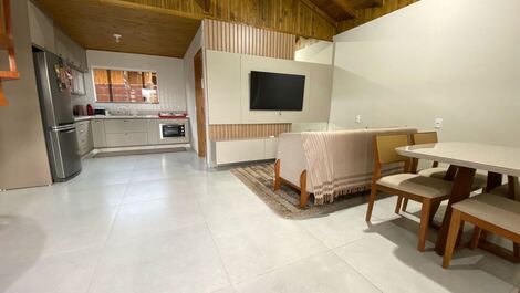 Casa com piscina em Bombas/Bombinhas.