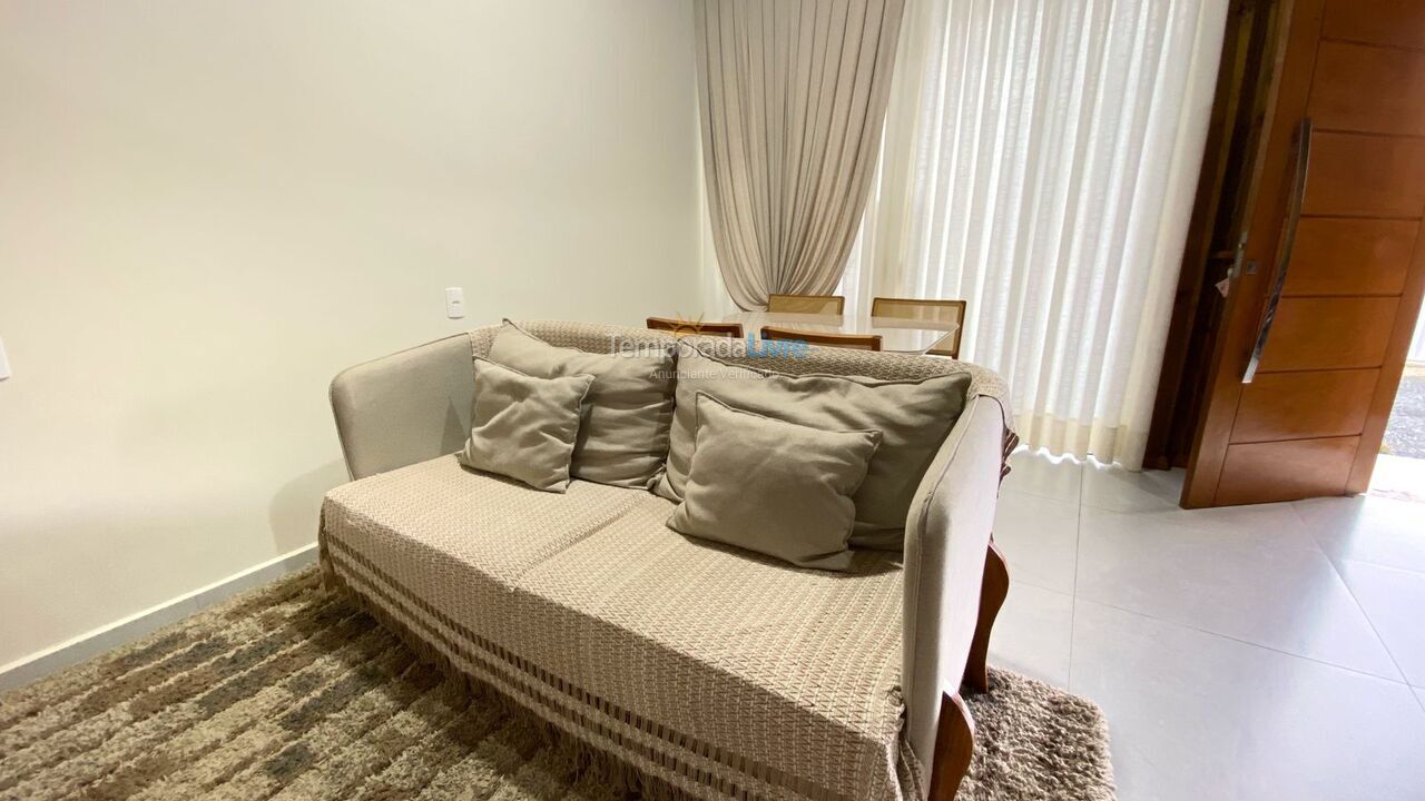 Casa para aluguel de temporada em Bombinhas (Praia de Bombinhas)