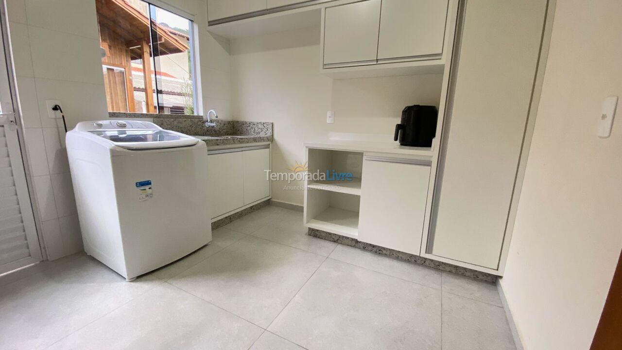 Casa para aluguel de temporada em Bombinhas (Praia de Bombinhas)